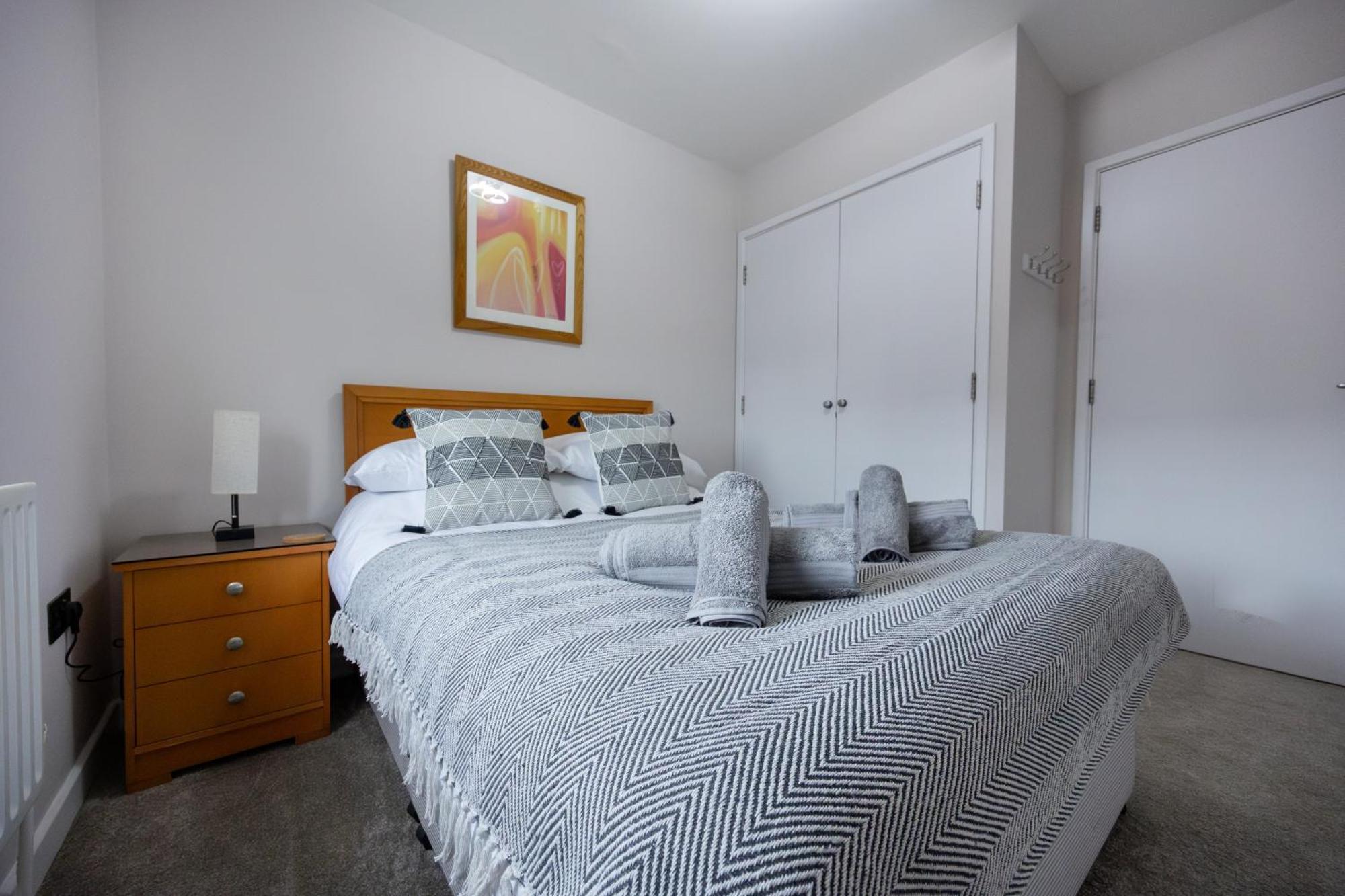 Appartamento Stunning 3Br, Free Parking, Near Town Center, Long Term Discoun Reading Esterno foto