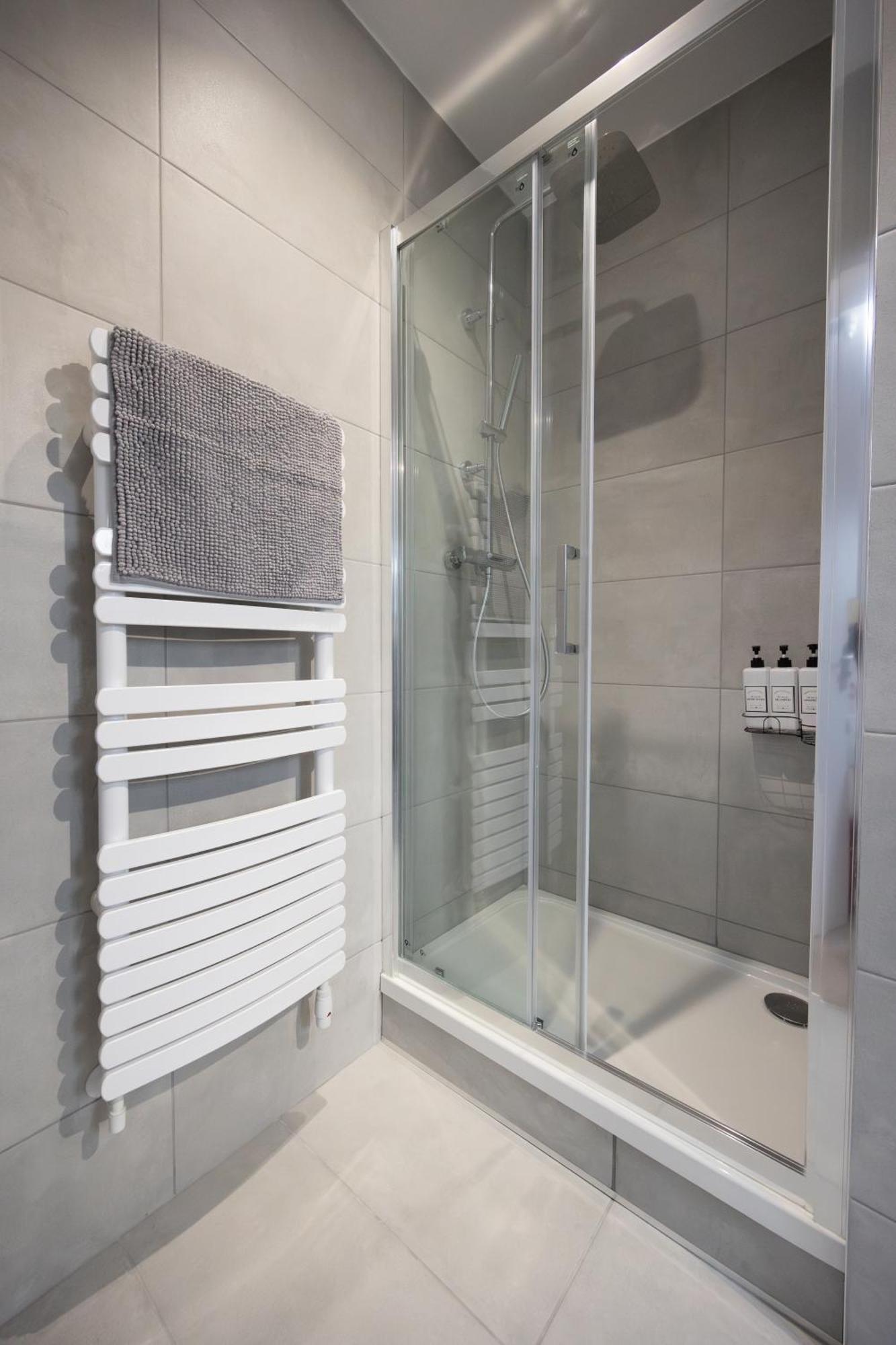 Appartamento Stunning 3Br, Free Parking, Near Town Center, Long Term Discoun Reading Esterno foto
